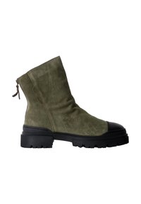 Stivaletti alla caviglia in suede verde con suola in gomma nera, punta tonda e chiusura con cerniera. Finitura testurizzata con silhouette e tacco chunky.