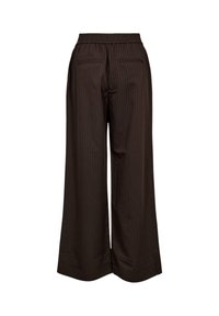 Pantalon marron à jambes larges avec fines rayures verticales, taille élastique et deux poches arrière passepoilées.