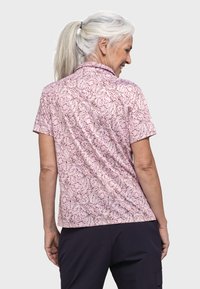 Kurzärmliges, pinkes Hemd aus glattem Stoff mit einem floralen Muster in dunklerem Pink. Es verfügt über einen Kragen und eine lässige Passform.