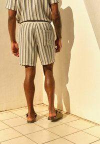 Next STRIPED TEXTURED DOCK REGULAR FIT - Short - ecru navy