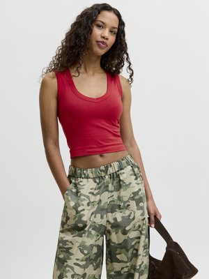 JJXX, JXGIGI - Top - scarlet sage