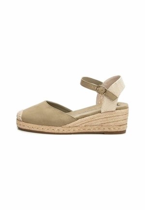 Sándala de cuña de esparto beige con punta abierta, tacón de yute tejido y tira de tobillo con hebilla. Textura superior suave similar a ante.