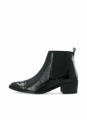 - Ankle boot