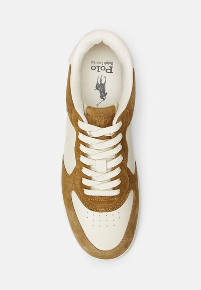 Polo Ralph Lauren MASTERS COURT LEATHER SUEDE SNEAKER UNISEX - Matalavartiset tennarit - desert tan/ecru