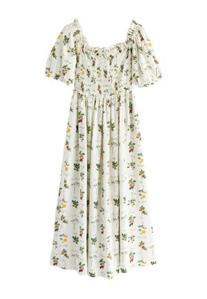 Hvid midi kjole med pufærmer, rynket krop og blomsterprint med gule og røde blomster samt grønne blade.