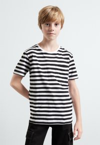 Black and white striped, short-sleeve t-shirt with a round neckline and left chest pocket, made of soft fabric.