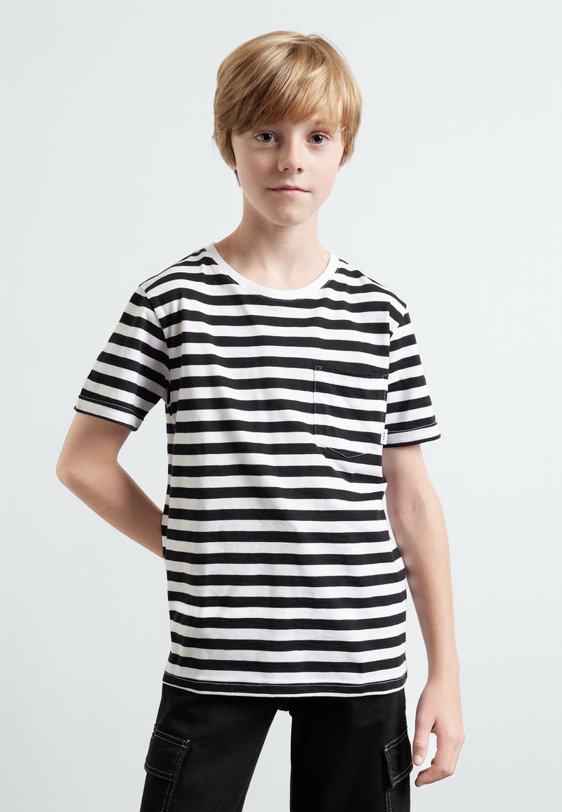 Black and white striped, short-sleeve t-shirt with a round neckline and left chest pocket, made of soft fabric.