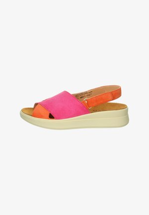 Rosa-orange Wildleder-Slingback-Sandalen mit offener Zehenpartie, ausgestattet mit einer gepolsterten Innensohle und einer hellen Gummisohle.