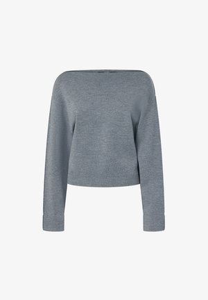 Maglione grigio a coste con maniche lunghe, realizzato in morbido materiale a maglia. Presenta un ampio scollo e dettagli a coste sul bordo.