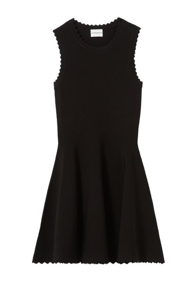Robe sans manches noire avec une jupe évasée, fabriquée à partir d'un tissu texturé. Présente des bords ondulés au niveau de l'encolure et des emmanchures pour plus de détails.