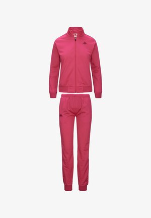 Tuta rosa con giacca con zip e colletto alto e pantaloni abbinati con vita elasticizzata. Il materiale ha una consistenza liscia e presenta dettagli del logo.