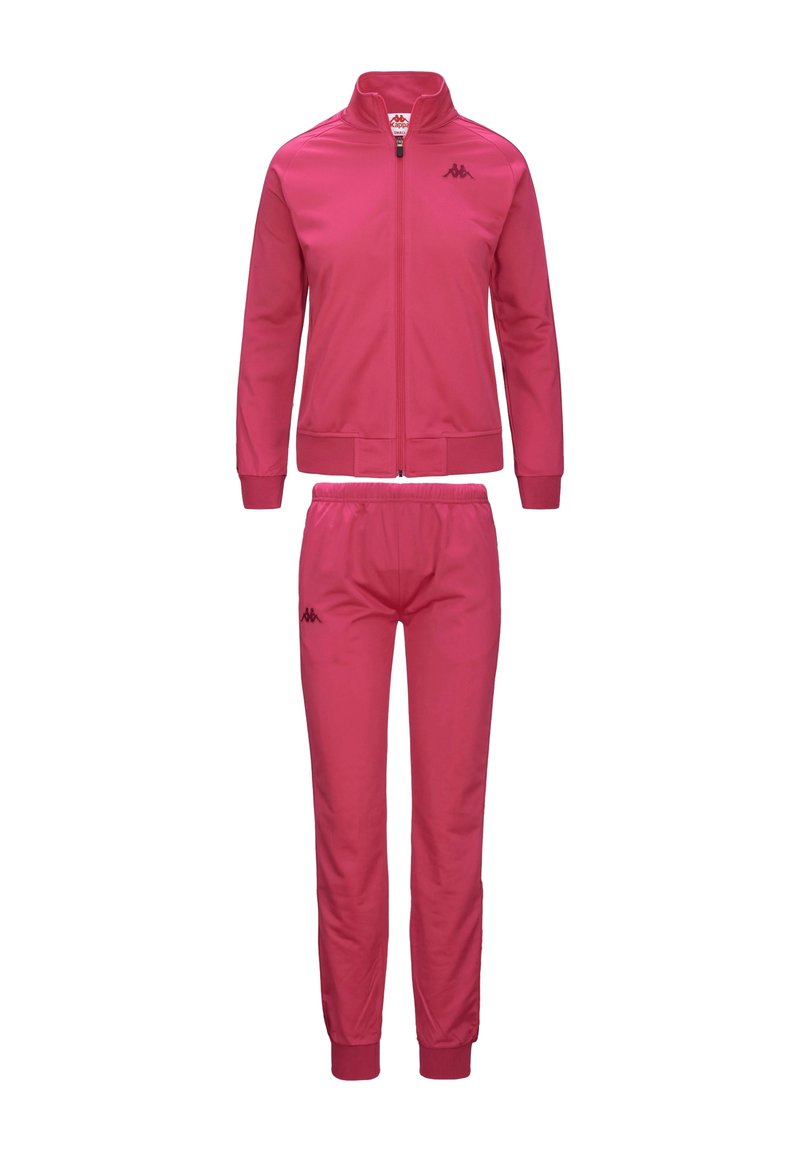 Tuta rosa con giacca con zip e colletto alto e pantaloni abbinati con vita elasticizzata. Il materiale ha una consistenza liscia e presenta dettagli del logo.
