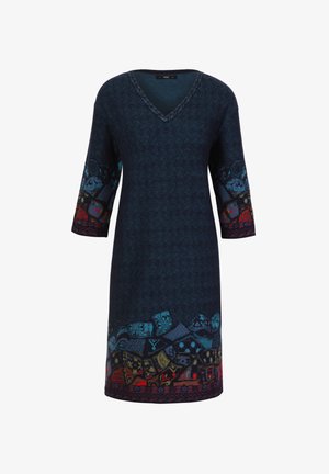 Pulover obleka z V-izrezom, temno modra osnova, vzorčaste rokave v rdečih, turkiznih in rumenih odtenkih, ki ima zapleteno obliko na robu.