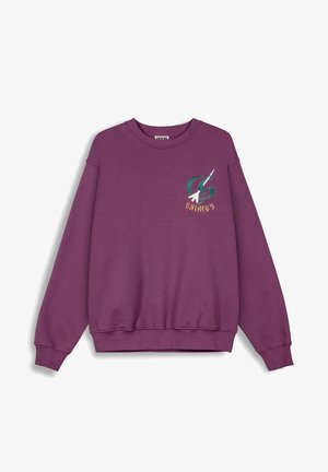 Paarse sweater van katoen met een ronde hals en ribgebreide manchetten. Heeft een grafisch ontwerp op het linkse borstgedeelte met kleurrijke accenten.