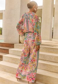 Love & Roses WIDE LEG PRINTED - Nohavice - pink