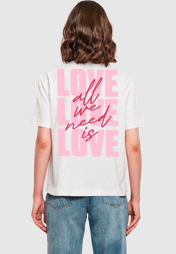 ALL WE NEED IS LOVE TEE - T-Shirt print