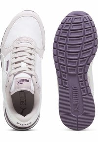 Puma ST RUNNER V3 - Katujuoksukengät - white grape mist crushed berry