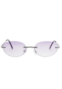 Occhiali da sole ovali con lenti viola sfumate e montatura in metallo argentato. Include cuscinetti per il naso e aste sottili per un comfort leggero.