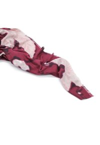 Sciarpa a motivi bordeaux e rosa chiaro con una morbida texture, caratterizzata da bordi frangiati e design astratti sfocati in tutto il capo.