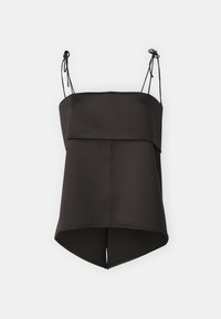 Top senza maniche nero realizzato in tessuto liscio, con un design a strati, spalline regolabili e orlo arrotondato con spacchi.