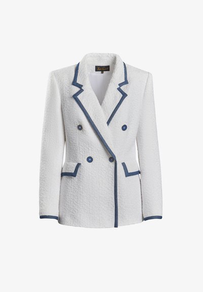 Baltas tekstūruotas švarkas su tamsiai mėlynu apvadu, dvigubo užsegimo dizainas, dvi priekinės kišenės ir apvalūs auksiniai mygtukai. Tinkamumo kirpimas, struktūruota apykaklė.