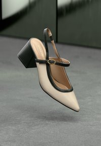 Classic heels - beige