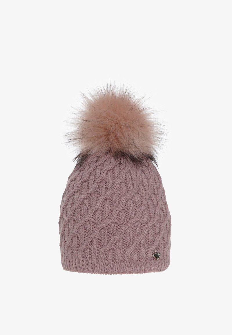 Cappello a maglia color rosa chiaro con motivo a trecce rialzate, sormontato da un soffice pompon beige e decorato con un piccolo logo metallico.