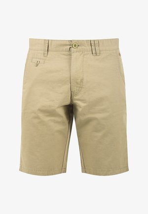 Shorts en coton beige avec une fermeture à bouton sur le devant, deux poches avant et des passants pour ceinture. Texture lisse et coupe droite.