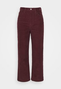 Pantalon en velours côtelé bordeaux à taille haute, coupe droite, fermeture par bouton métallique et deux poches avant. Tissu doux et texturé.
