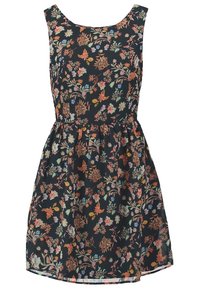 Robe noire sans manches avec taille froncée, ornée d’imprimés floraux et papillons colorés dans des tons orange, rose, vert et bleu.