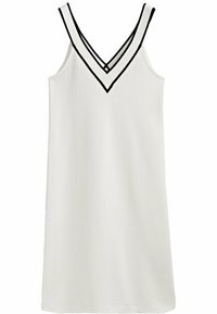 Weißes ärmelloses Kleid mit V-Ausschnitt und schwarzen doppelten Trägern, lockerer Passform und glatter Textur. Einfaches, minimalistisches Design.