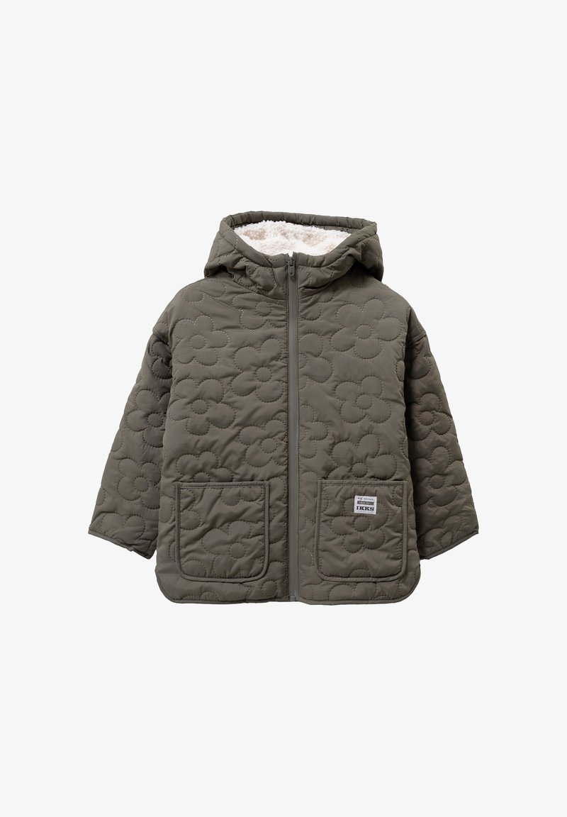 Gequilted olijfgroene jas met capuchon, voorzien van een bloemenpatroon, beige voering, twee zijzakken en ritssluiting.