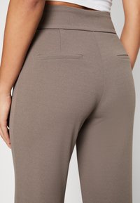 YAS Tygbyxor - dark green