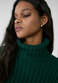 Stradivarius Strickpullover - mottled green