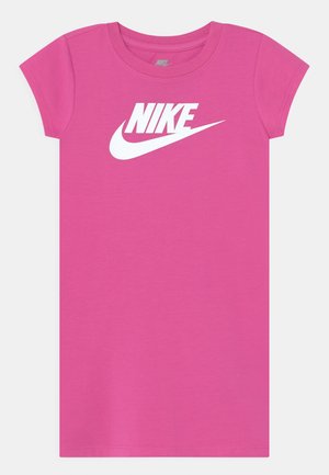 nike t shirt pink