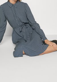 b.young Abito a camicia - blue