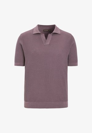 Korte mouwen gebreide polo in gedempt mauve met gestructureerde stof, open kraag en geribde zoom en manchetten.