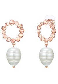 Rosaguld runde øreringe med tekstureret perle-design, der har en stor, glat, hvid, oval perleformet hængedrop.