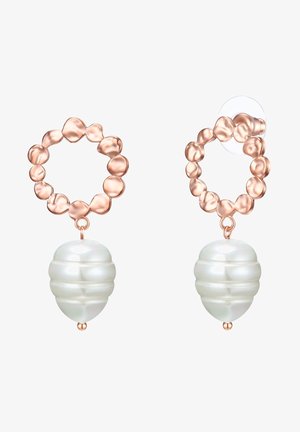 Rosaguld runde øreringe med tekstureret perle-design, der har en stor, glat, hvid, oval perleformet hængedrop.