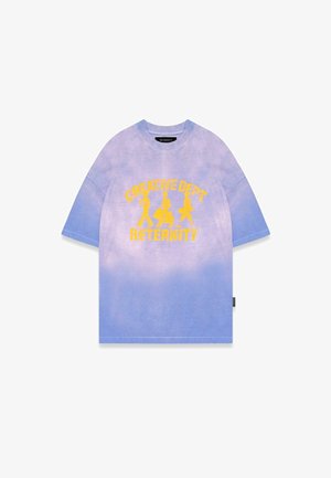 Kooted T-särk gradientse lilla värviga kollase "CREATIVE DEPT" ja "RETERNITY" tekstiga, millel on mugav lõige ja lühikesed varrukad.