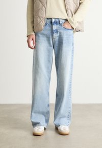 Calvin Klein Jeans - 90'S LOOSE - Loose Jeans - denim light Thumbnail Image 1