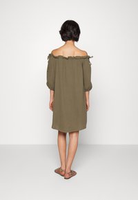 ONLY ONLTILLA THYRA OFF SHOULDER DRESS  - Vestido de dia - deep lichen green