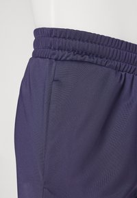 Thumbnail Image 6