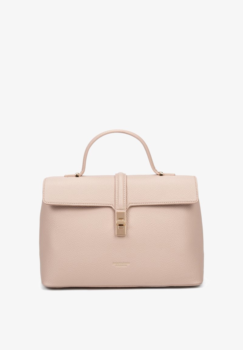 Borsa a tracolla in pelle tan con un design strutturato, manico superiore e chiusura a pattina con un fermaglio in metallo dorato. Texture liscia, stile minimalista.