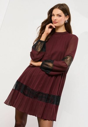 Rochie de zi - burgundy red