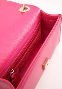 Valentino Bags DIVINA - Mala a tiracolo - fuxia