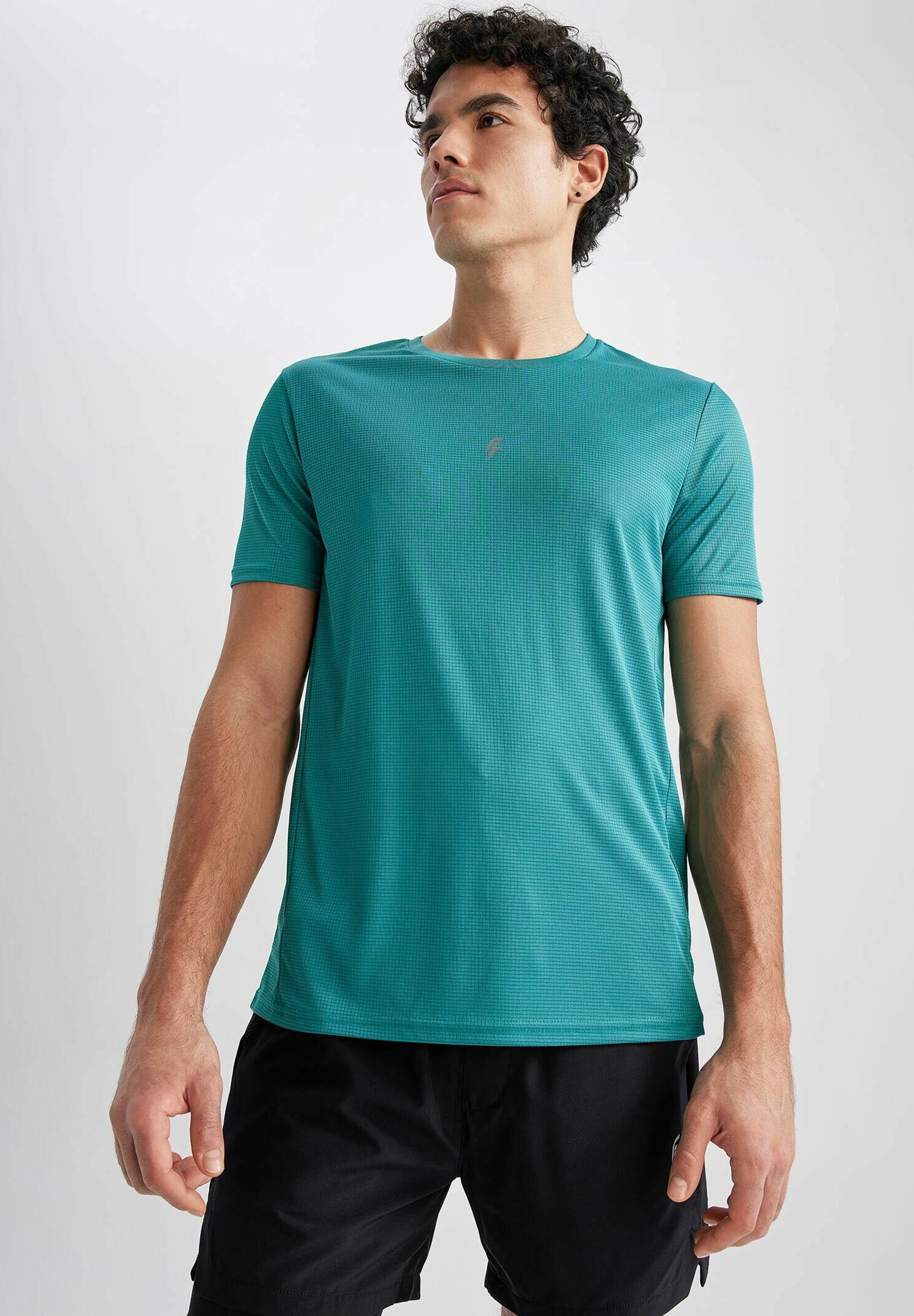 T-shirt Maniche Lunghe DeFacto Per Ragazzi - Colore Verde - Basic E Comoda Per Ogni Stagione