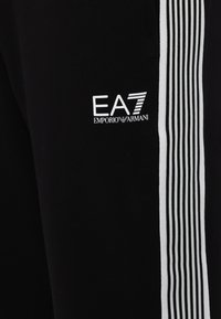 EA7 Emporio Armani PANTALONI - Treniņtērpa apakšdaļas - black