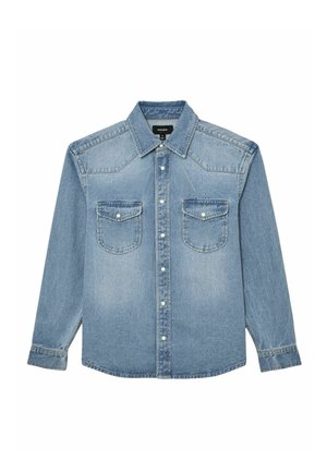 Jasnoniebieska koszula dżinsowa z długim rękawem, zapinana na guziki z przodu, z dwoma kieszeniami na piersi z patkami, szpiczastym kołnierzem i mankietami na guziki.