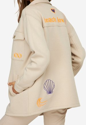 Krátký kabát - beige
